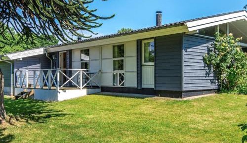Three-Bedroom Holiday Home 