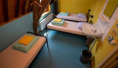 Basic Triple Room with Shared Bathroom