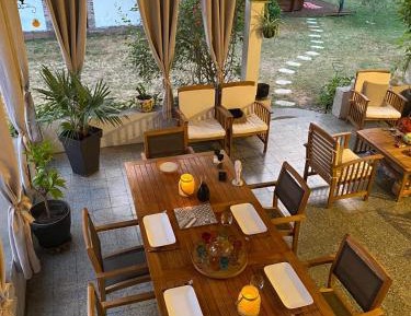 King Studio with Sofa Bed