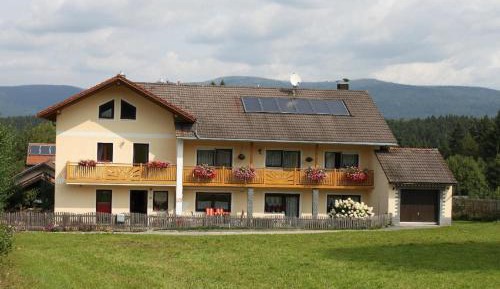 Double Room nr. 2 with Private Bathroom on the Hallway