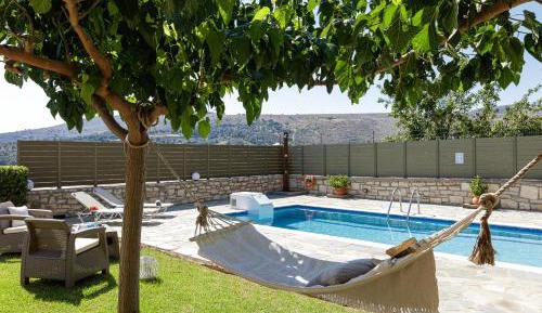 Three-Bedroom Villa with Private Pool - Ivi