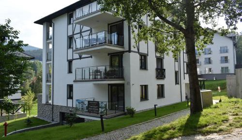 Apartment with Mountain View