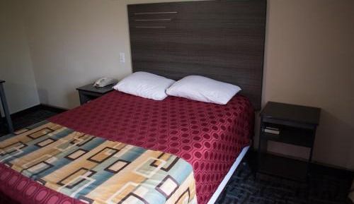 Queen Room - Non-Smoking