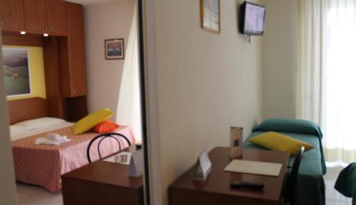 Two Connecting Double Rooms with Kitchenette