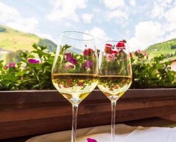 Apartment with Mountain View