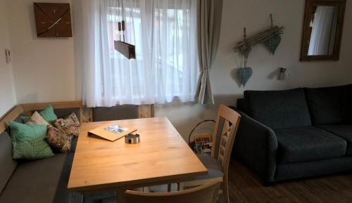 Apartment with Mountain View