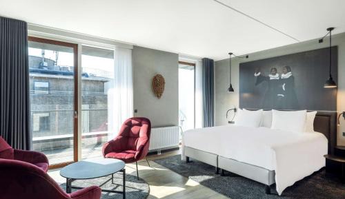 Junior Suite with City View
