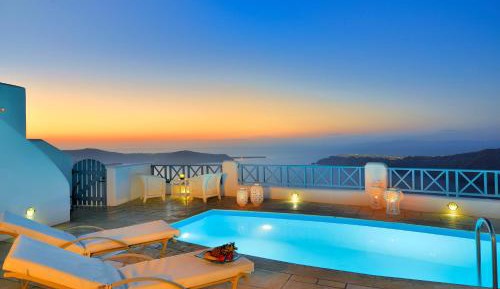 Luxury Villa with Private Pool and Caldera View
