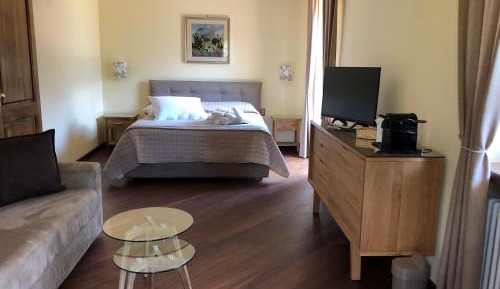 Suite with Garden View