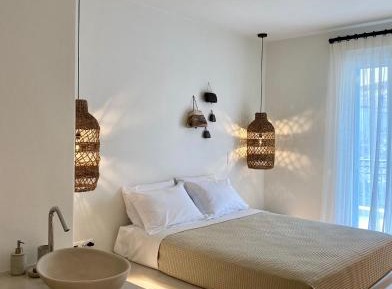 Deluxe Queen Suite
