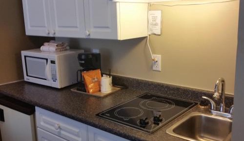 One Queen Bed with Kitchenette