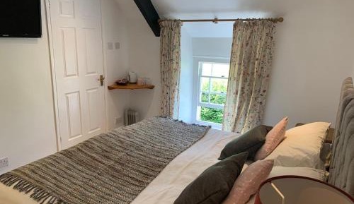 Double or Twin Room with Shower