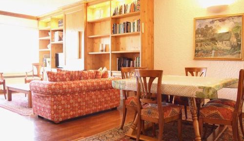 Apartment with Mountain View