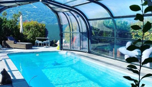 Apartment with Mountain View