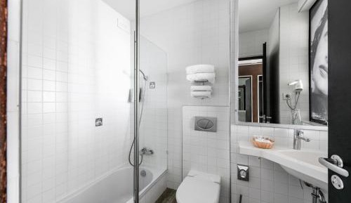 Standard Twin Room with Lagoon View