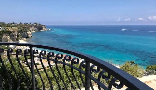Deluxe Suite with Sea View