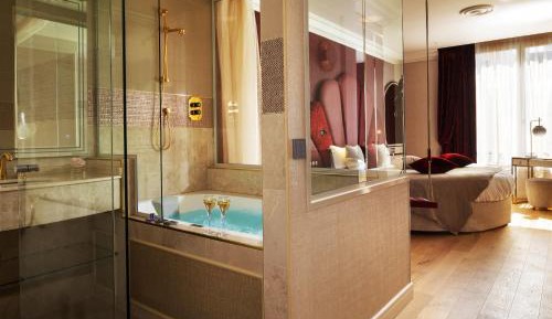 Deluxe Room - Passion with Jacuzzi