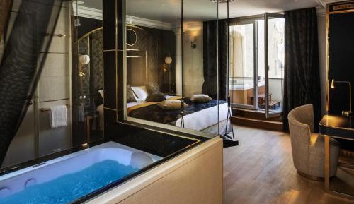 Luxury Room – Midnight bath with Jacuzzi and Terrace