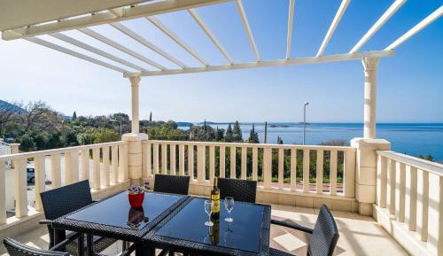 Two-Bedroom Apartment with Terrace and Sea View