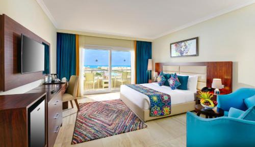 Deluxe Room with Sea and Pool View