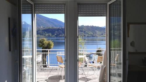 Double Room with Balcony and Lake View