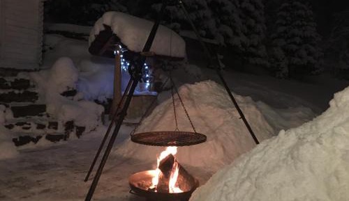 Two-Bedroom Apartment with Mountain View
