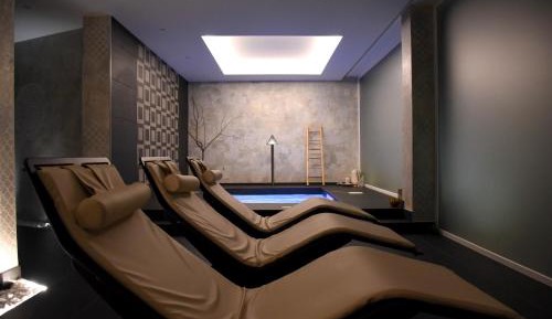 Suite with Spa Access