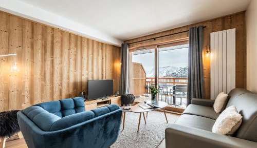 Apartment with Mountain View