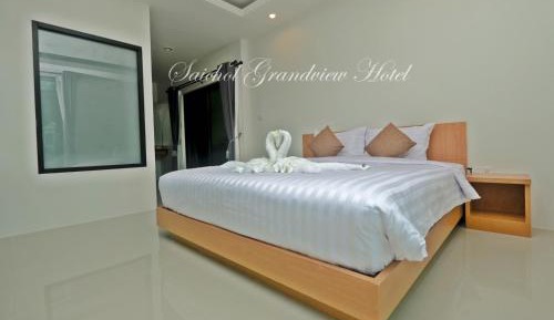 Villa with Garden View