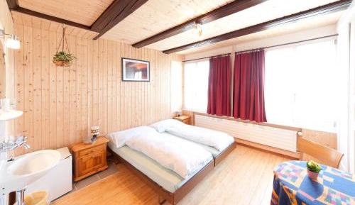 Twin Room with Shared Bathroom