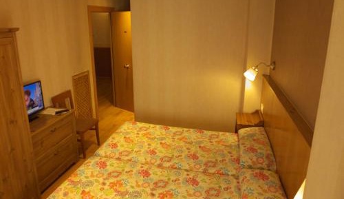 Double or Twin Room with Shared Bathroom