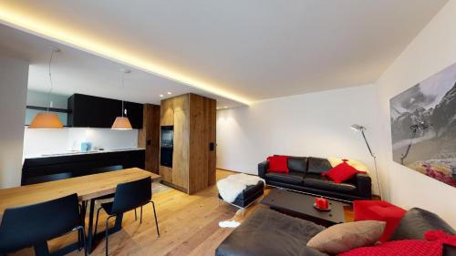 Apartment with Mountain View