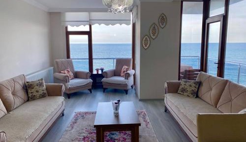 Three-Bedroom Apartment with Sea View and Balcony