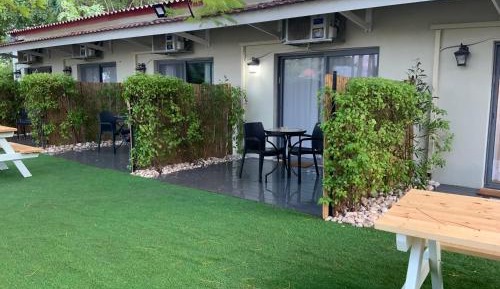 Garden Boutique (2 Adults + 2 Children) 