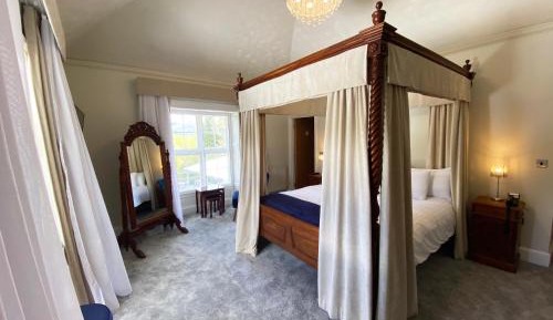 Four Poster Room with King Bed