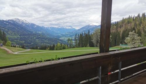Apartment with Mountain View