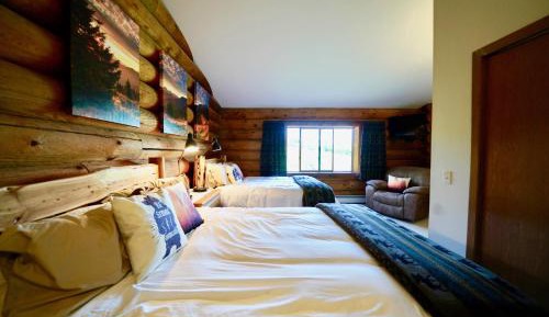 Deluxe Queen Room with Two Queen Beds