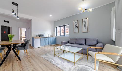 Apartment with Mountain View