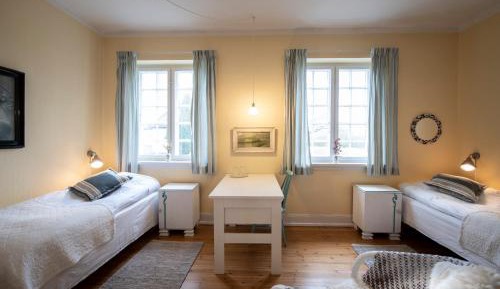 Standard Twin Room with Shared Bathroom