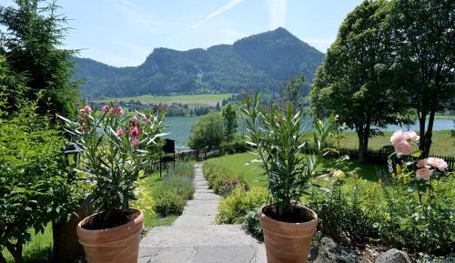 Apartment with Lake View
