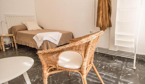 Single Room with Shared Bathroom