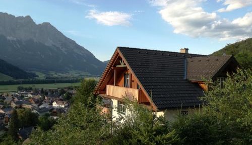 Apartment with Mountain View