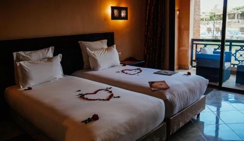 Double Room with Pool View  (2 adultes &1 enfant -12 ans)