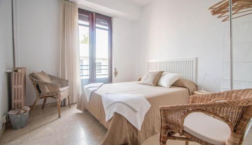 Double Room with Balcony and Shared Bathroom
