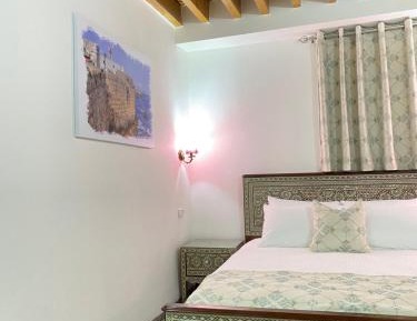 Deluxe Room (2 Adults + 1 Child)