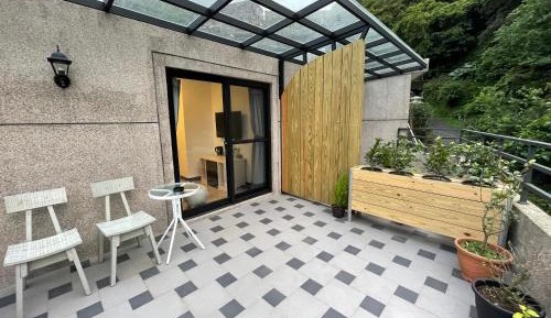 Deluxe Double Room with Side Sea View