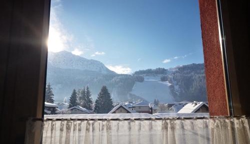 Two-Bedroom Apartment with Mountain View
