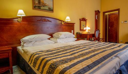 Large Double or Twin Room