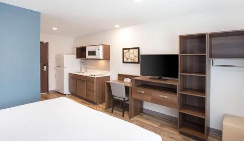 Queen Room with Two Queen Beds and Bath Tub - Non-Smoking