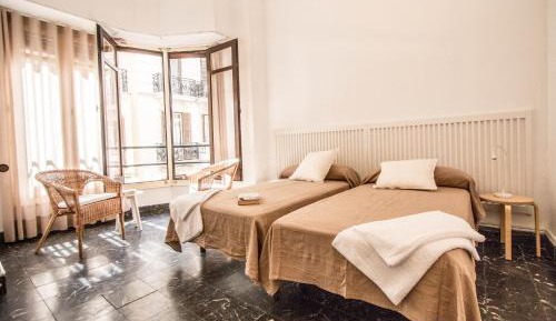 Twin Room with Two beds and Shared Bathroom 